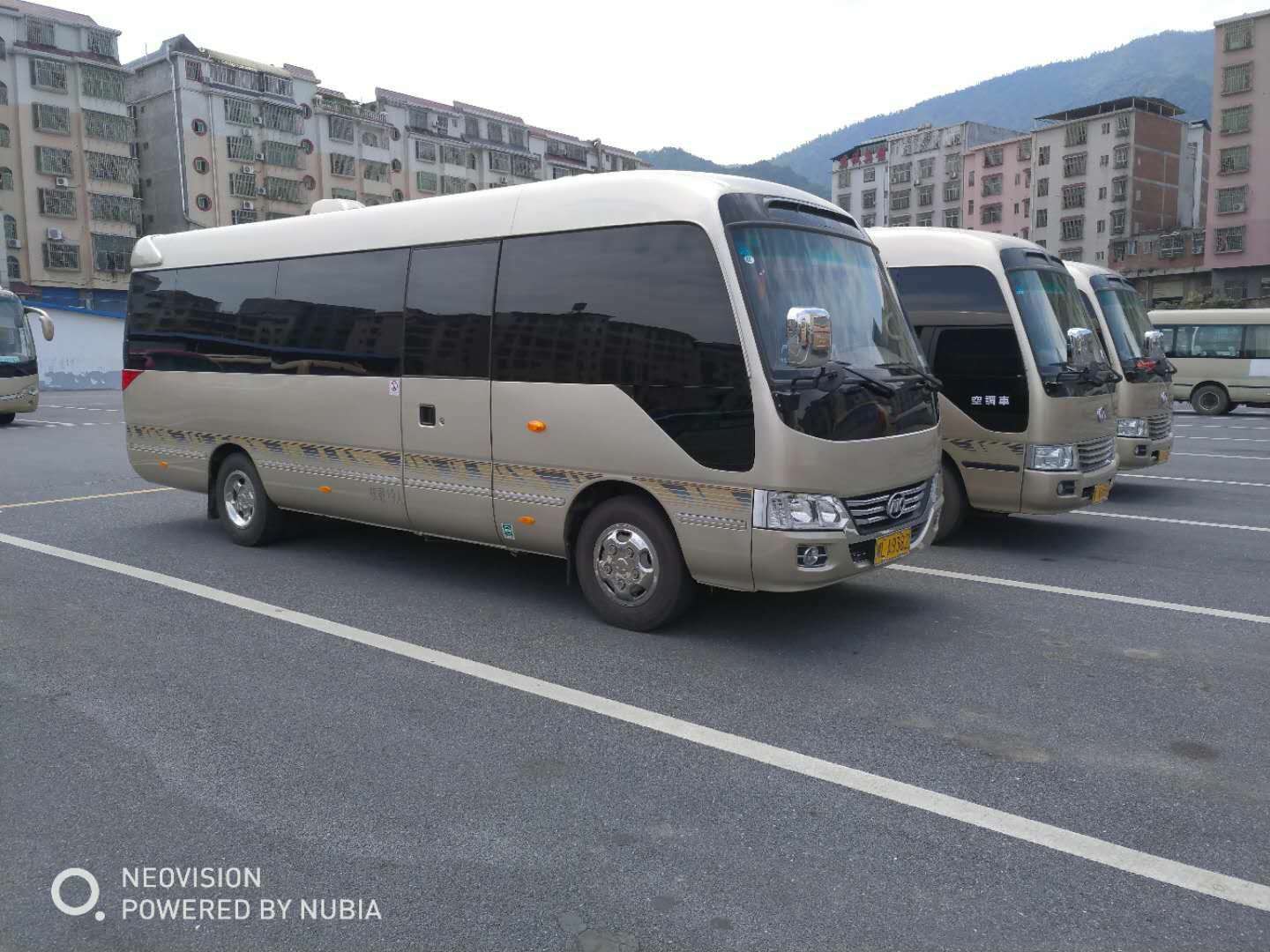 郴州租車(chē)包車(chē)19座考斯特中巴車(chē)